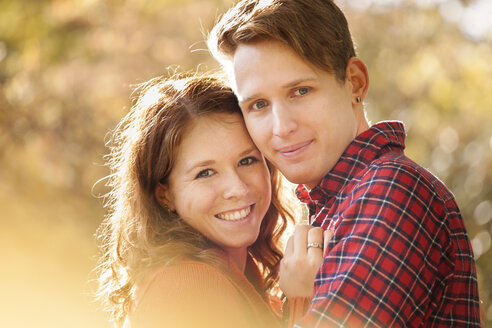 Portrait of happy young couple, close-up - BGF000001