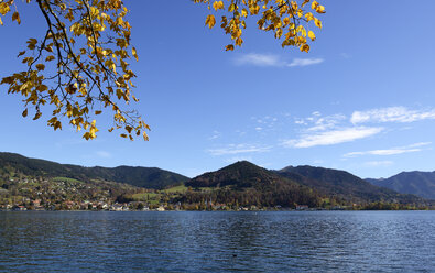 Deutschland, Bayern, Oberbayern, Dorf Tegernsee - LHF000305