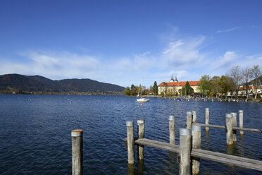 Deutschland, Bayern, Oberbayern, Tegernsee, Schloss und Pfarrkirche St. Quirinus, ehemalige Abtei Tegernsee - LH000314