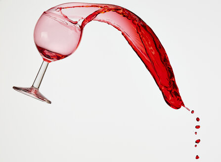 Rotwein im Weinglas - AKF000249