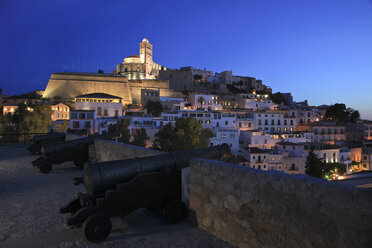 Spanien, Ibiza, Ibiza-Stadt, Kathedrale mit Altstadt - OLE000001