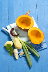 Ingredients for pumpkin soup, elevated view - MAEF007355