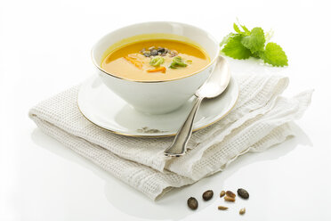 Creamed pumpkin soup in bowl - MAEF007366
