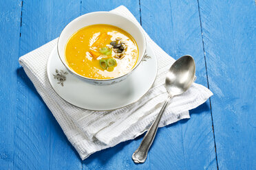 Creamed pumpkin soup in bowl - MAEF007378