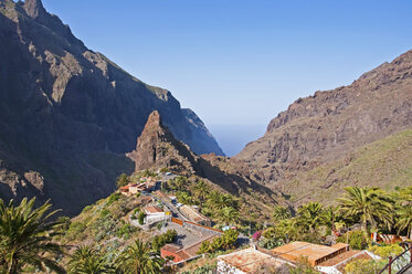 Spanien, Kanarische Inseln, Teneriffa, Teno-Gebirge, Masca-Schlucht, Blick auf das Bergdorf Masca - UMF000682