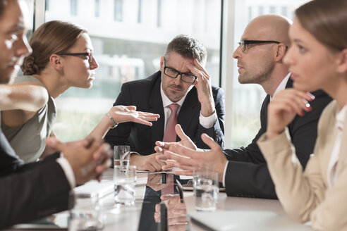 Five business people having an argument - MLF000335