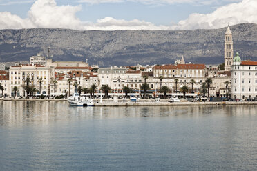 Kroatien, Split, Blick vom Hafen auf die Altstadt - MS003052