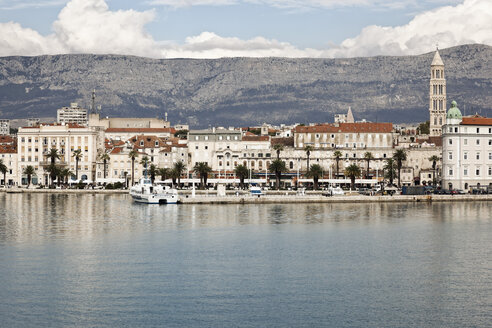 Croatia, Split, View from harbour to old town - MS003052