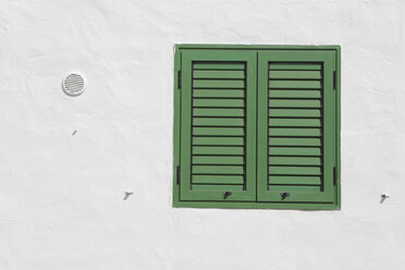 Spain, Lanzarote, Puerto del Carmen, Green shutter on house front - JATF000469