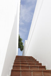 Spain, Lanzarote, Puerto del Carmen, Staircase between white walls - JAT000467