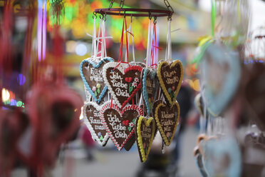 Germany, North Rhine-Westphalia, Cologne, gingerbread hearts - JAT000446