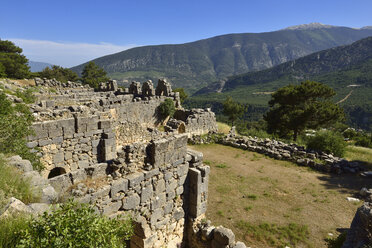 Türkei, Provinz Antalya, Blick auf die archäologische Stätte von Arykanda und das Taurusgebirge - ES000757