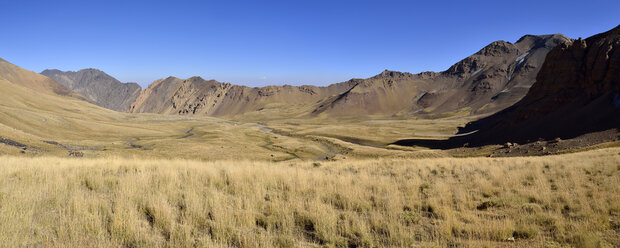 Iran, Blick über die Hochebene Hezar Som in Richtung Lashgarak, Gebiet Alam Kuh, Takht-e Suleyman-Massiv, Alborz-Gebirge - ES000769