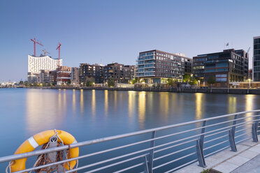 Germany, Hamburg, Hafencity, Grasbrook Harbour with Elbe Philharmonic Hall and Dalmannkai - MSF003077