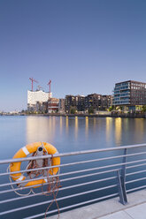 Deutschland, Hamburg, Hafencity, Grasbrookhafen mit Elbphilharmonie und Dalmannkai - MSF003076