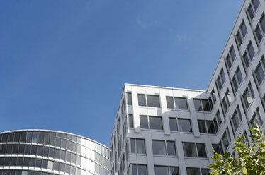 Deutschland, Nordrhein-Westfalen, Düsseldorf-Golzheim, Teil der Fassade des Bürogebäudes Sky-office - VI000136