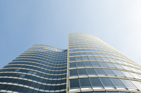 Deutschland, Nordrhein-Westfalen, Düsseldorf-Golzheim, Teil der Fassade des Bürogebäudes Sky-Office - VI000139