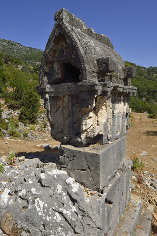 Türkei, archäologische Stätte von Pinara, antiker lykischer Sarkophag, lizenzfreies Stockfoto