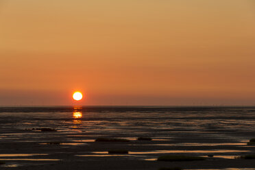 Deutschland, Niedersachsen, Dorum, Sonnenuntergang, Wattenmeer - SJF000073