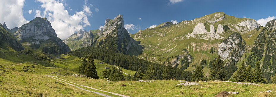 Schweiz, Appenzell, Alpstein, Blick auf Widderalpstöckli und Dreifaltigkeit - SHF001010