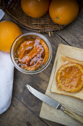 Glass of orange marmalade with orange slices and toast - LVF000344