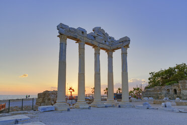 Türkei, Side, Apollo-Tempel bei Sonnenuntergang - SIE004702