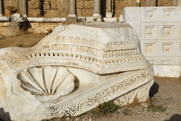 Türkei, Side, Antikes Marmorrelief vor der Agora - SIE004725