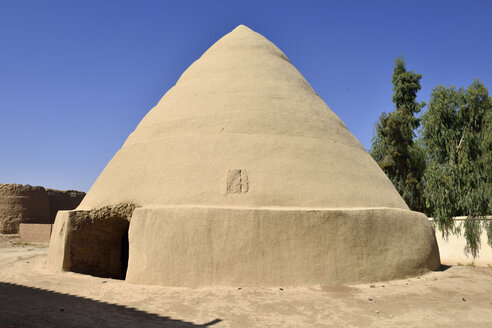 Iran, Isfahan Province, Isfahan, Kashan, historic adobe icehouse - ES000782