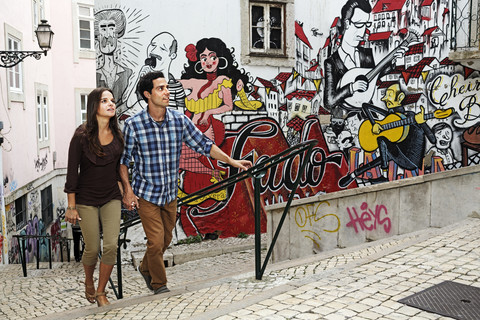 Portugal, Lisboa, Mouraria, young couple in front of mural painting stock photo