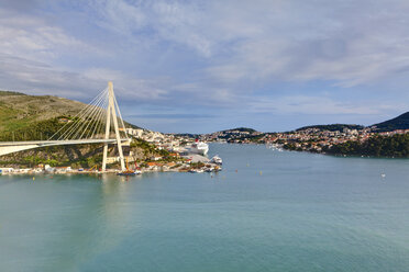 Kroatien, Dubrovnik, Blick auf die Franio Tudjman-Brücke - AMF001338