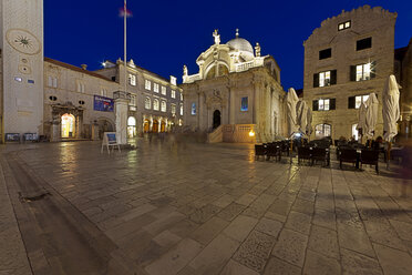 Kroatien, Dubrovnik, Blick auf die Altstadt, Sveti Vlaho Kirche - AMF001320