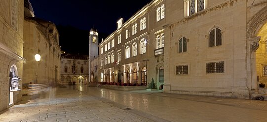 Kroatien, Dubrovnik, Blick auf die Altstadt, Sponza-Palast - AM001318
