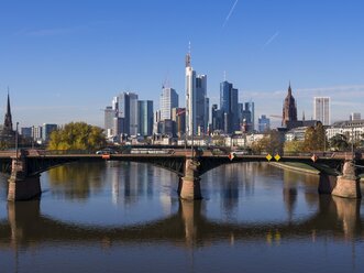 Germany, Hesse, Skyline of Frankfurt behind Ignatz-Bubis-Bridge - AMF001359