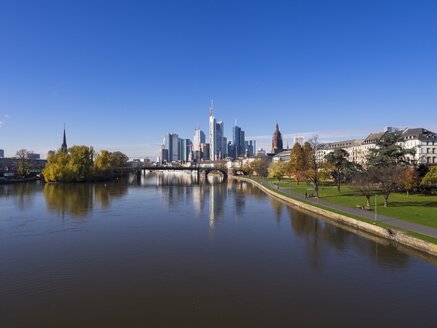 Deutschland, Hessen, Skyline von Frankfurt mit Main - AMF001362