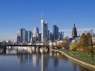 Deutschland, Hessen, Skyline von Frankfurt mit Main - AMF001365