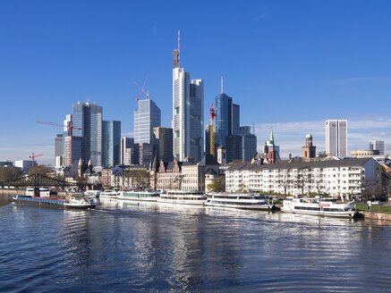 Deutschland, Hessen, Skyline von Frankfurt mit Main - AM001372