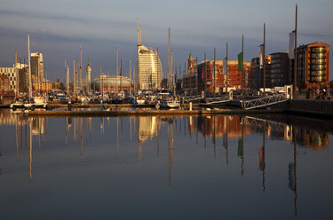 Deutschland, Bremerhaven, Yachthafen - OLE000011