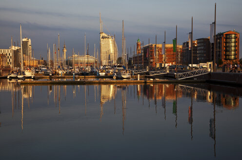 Germany, Bremerhaven, Marina - OLE000011