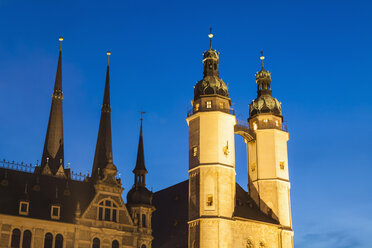 Germany, Saxony-Anhalt, Halle, Market square with Market Church at dusk - WDF002067