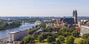 Deutschland, Sachsen-Anhalt, Magdeburg, Stadtbild mit Elbe und Dom - WDF002074