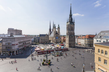 Deutschland, Sachsen-Anhalt, Hallle, Marktplatz mit Rotem Turm, Händeldenkmal und Marktkirche - WD002104