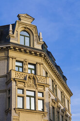Deutschland, Sachsen-Anhalt, Halle, Fassade eines restaurierten Stadthauses - WD002022