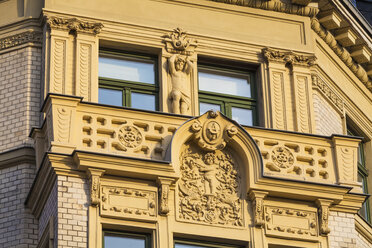 Deutschland, Sachsen-Anhalt, Halle, Fassade eines restaurierten Stadthauses - WD002023