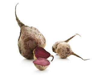 Sliced and whole beetroots (Beta vulgaris) on white background - MAEF007447