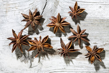 Star Anise on white wooden table - MAEF007475