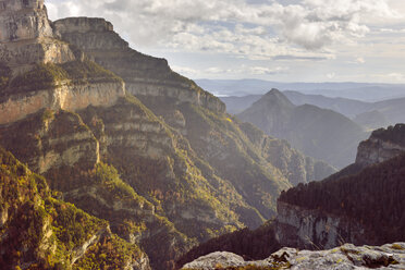 Spain, Pyrenees, Ordesa y Monte Perdido National Park, Canon de Anisclo with Sestrales Aloto and Bajo - LAF000280