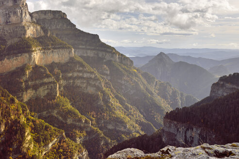 Spanien, Pyrenäen, Ordesa y Monte Perdido National Park, Canon de Anisclo mit Sestrales Aloto und Bajo - LAF000280