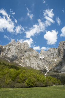 Spanien, Kantabrien, Nationalpark Picos de Europa, Bergmassiv Pena Remona - LAF000308