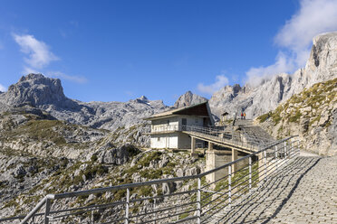 Spain, Cantabria, Picos de Europa National Park, Mountain station El Cable - LA000314