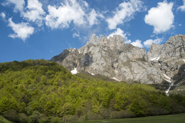 Spain, Cantabria, Picos de Europa National Park, Mountain massif Pena Remona - LAF000339